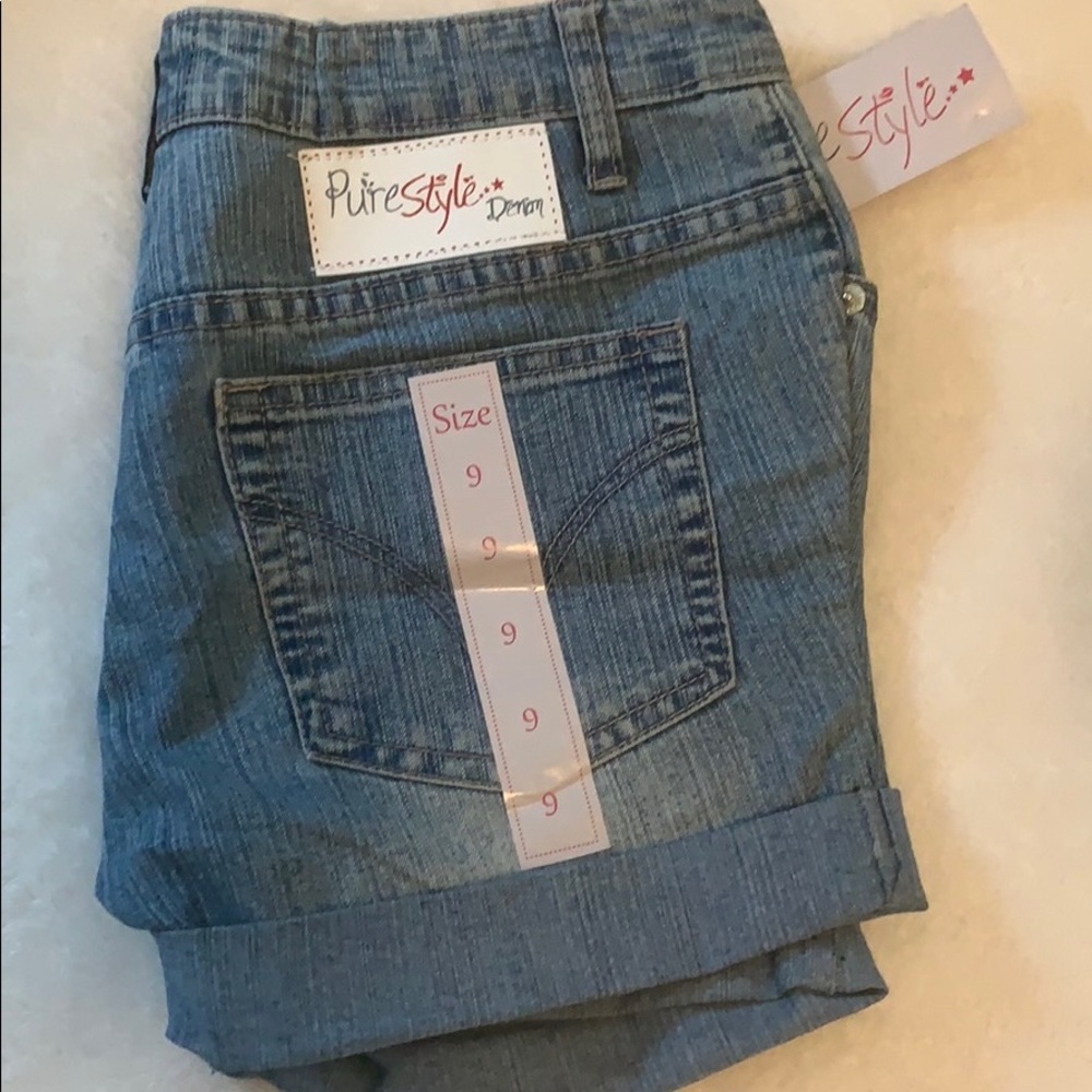 Pure‎ style denim shorts